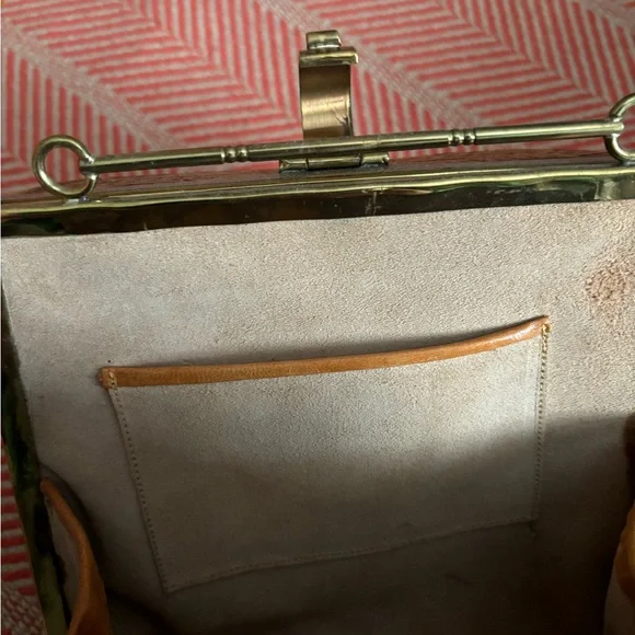 Leather like two-toned handbag - Picture 3 of 12